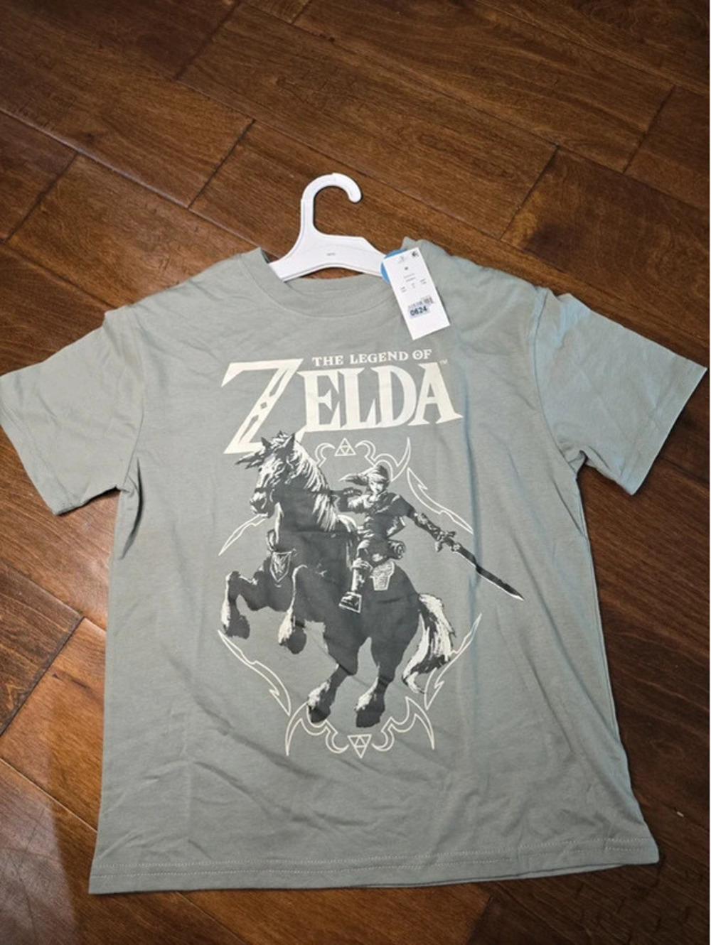 Medium brand new, the legend of zelda. T shirt item 624G3